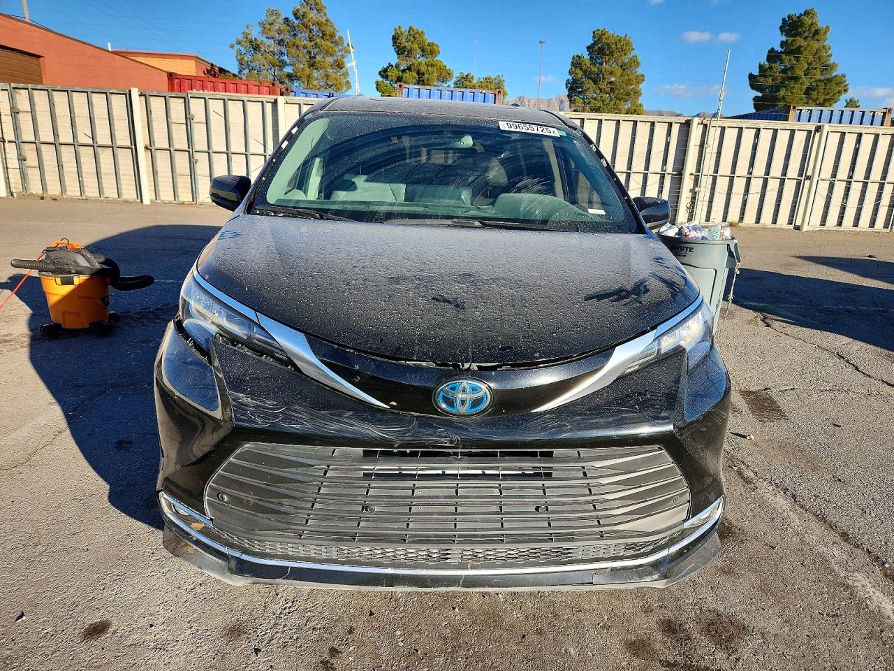 2021 TOYOTA SIENNA XLE photo 5