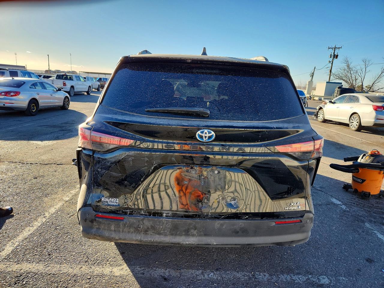 2021 TOYOTA SIENNA XLE photo 6
