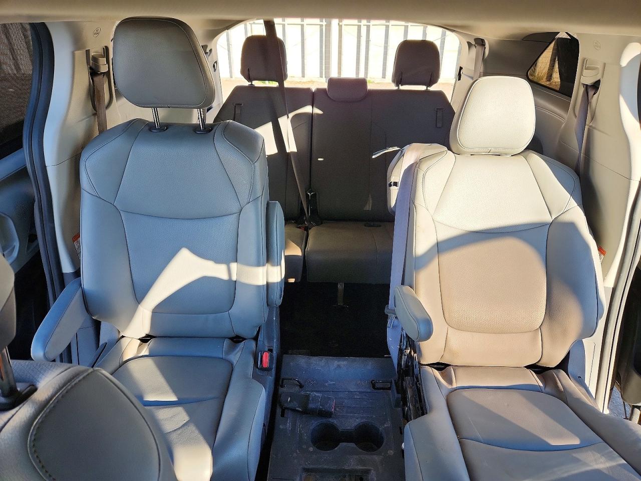 2021 TOYOTA SIENNA XLE photo 10