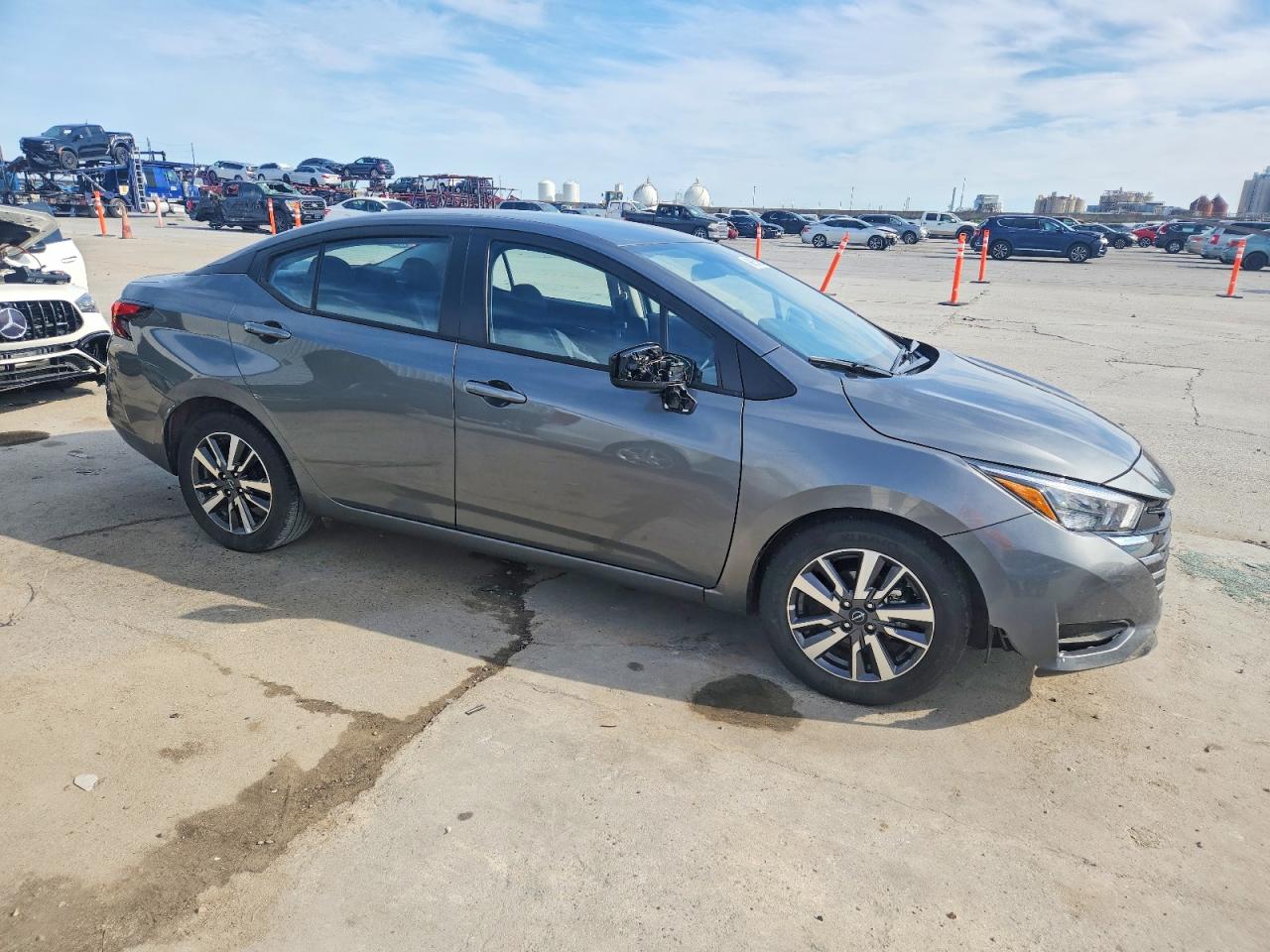 2025 NISSAN VERSA SV photo 4