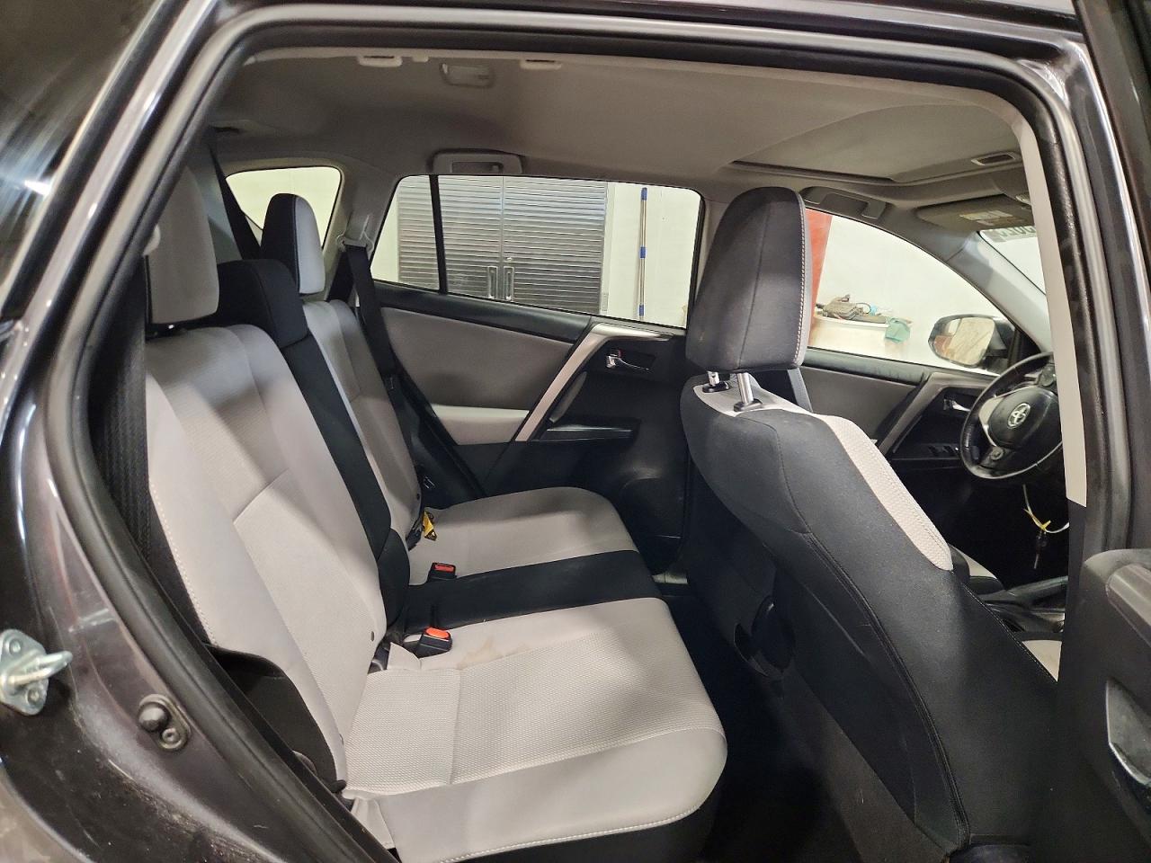 2017 TOYOTA RAV4 XLE photo 11