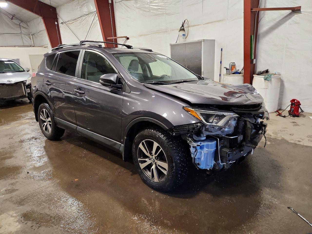 2017 TOYOTA RAV4 XLE photo 4