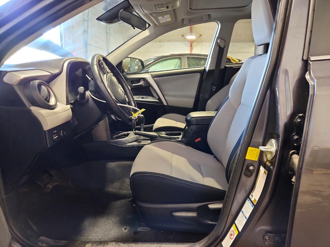 2017 TOYOTA RAV4 XLE photo 7