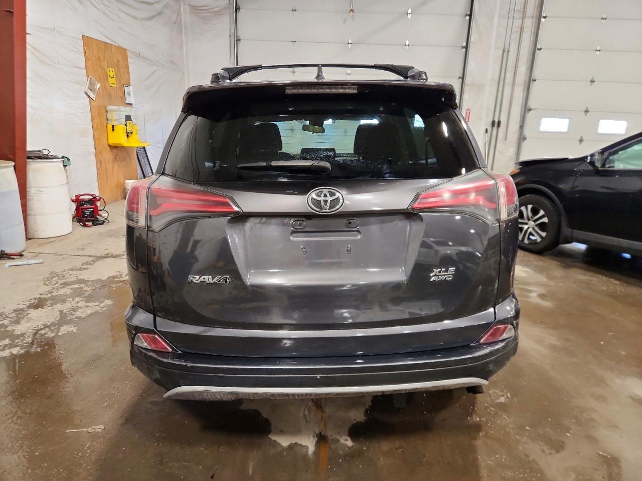 2017 TOYOTA RAV4 XLE photo 6