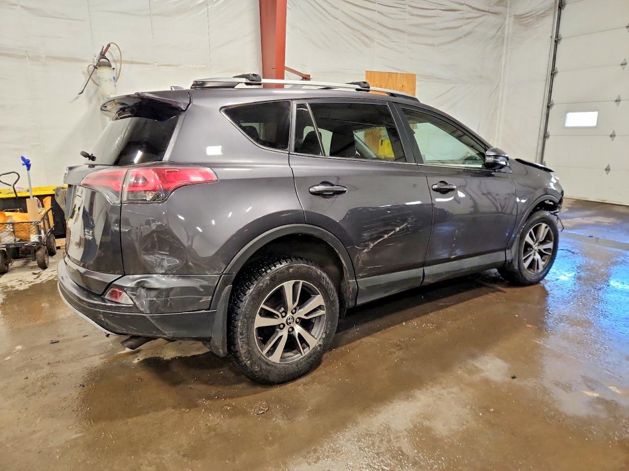 2017 TOYOTA RAV4 XLE photo 3