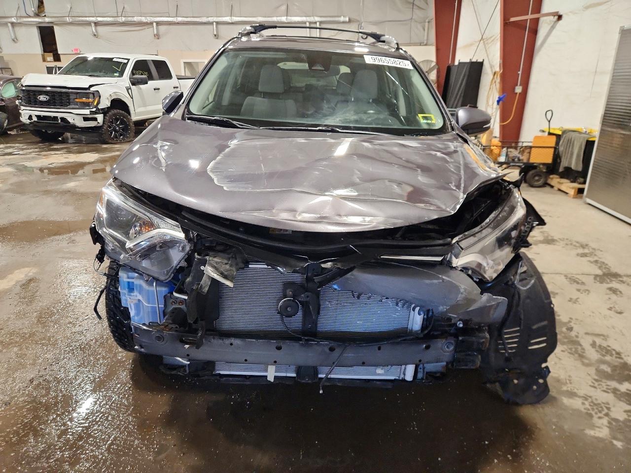 2017 TOYOTA RAV4 XLE photo 5