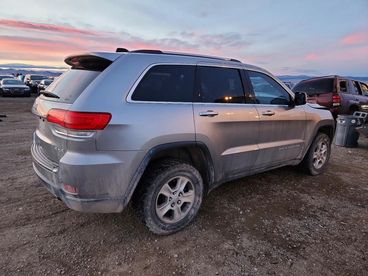 2016 JEEP GRAND CHEROKEE LAREDO photo 5