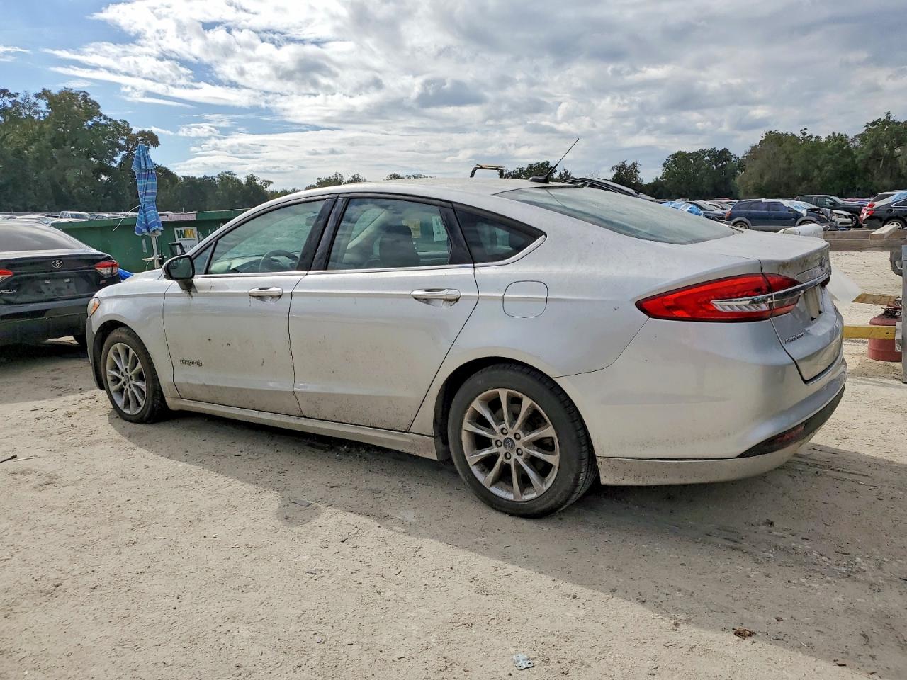 2017 FORD FUSION SE HYBRID photo 2