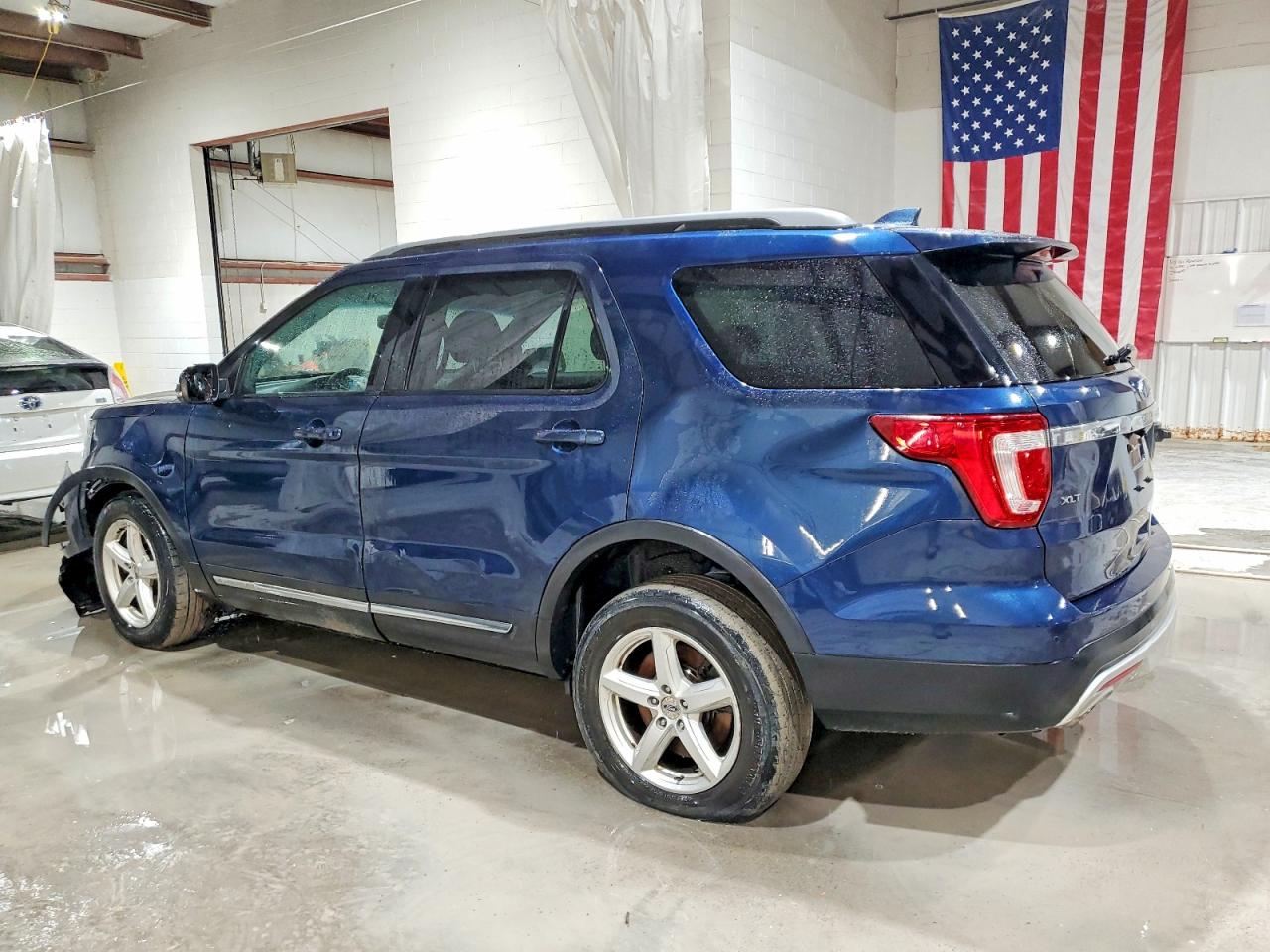 2016 FORD EXPLORER XLT photo 2