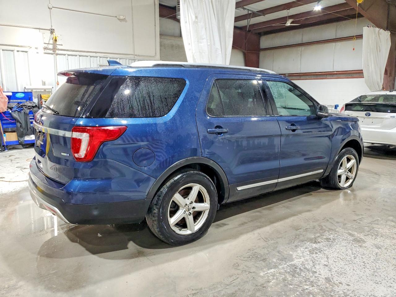 2016 FORD EXPLORER XLT photo 3