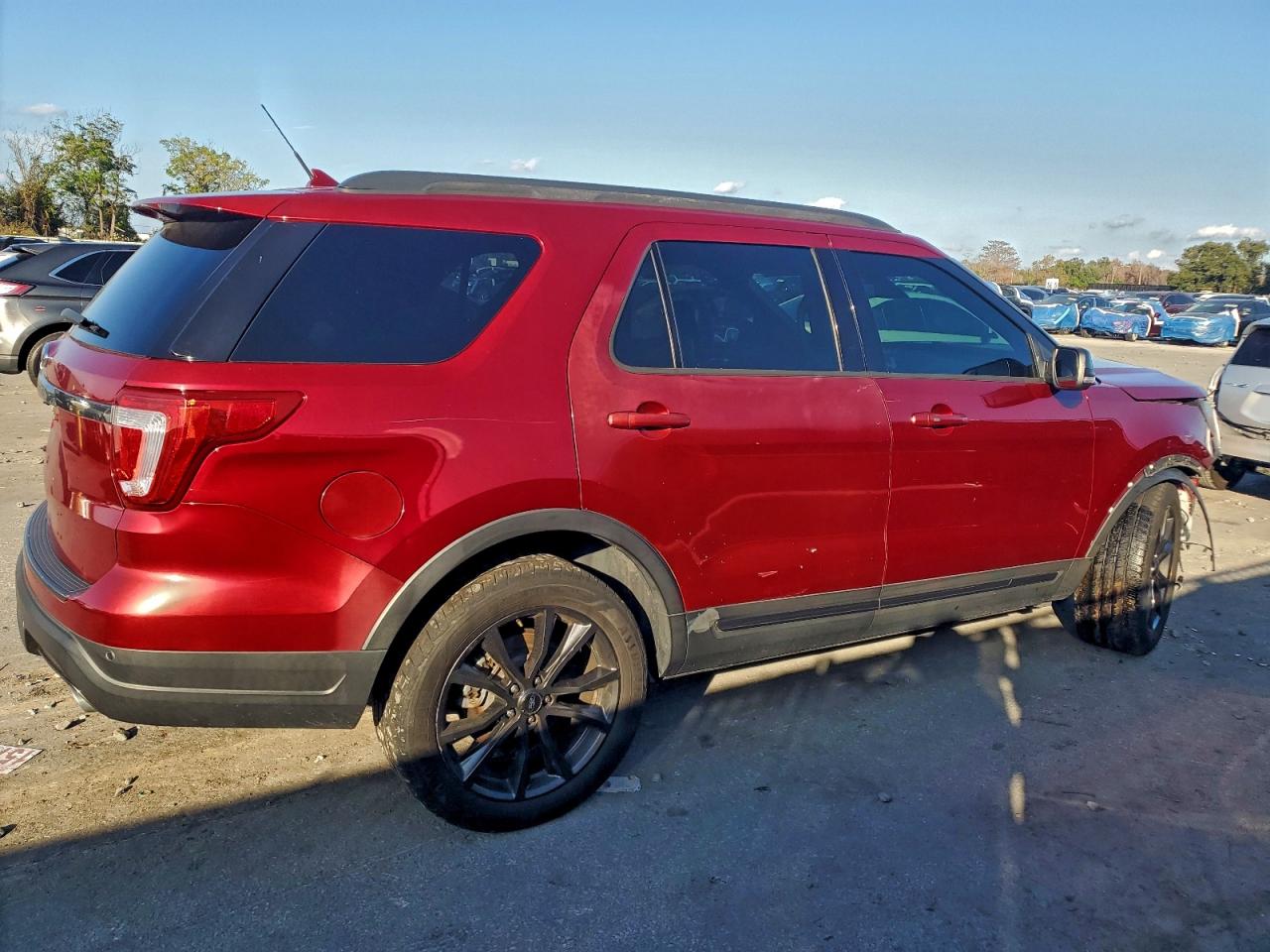 2018 FORD EXPLORER XLT photo 3