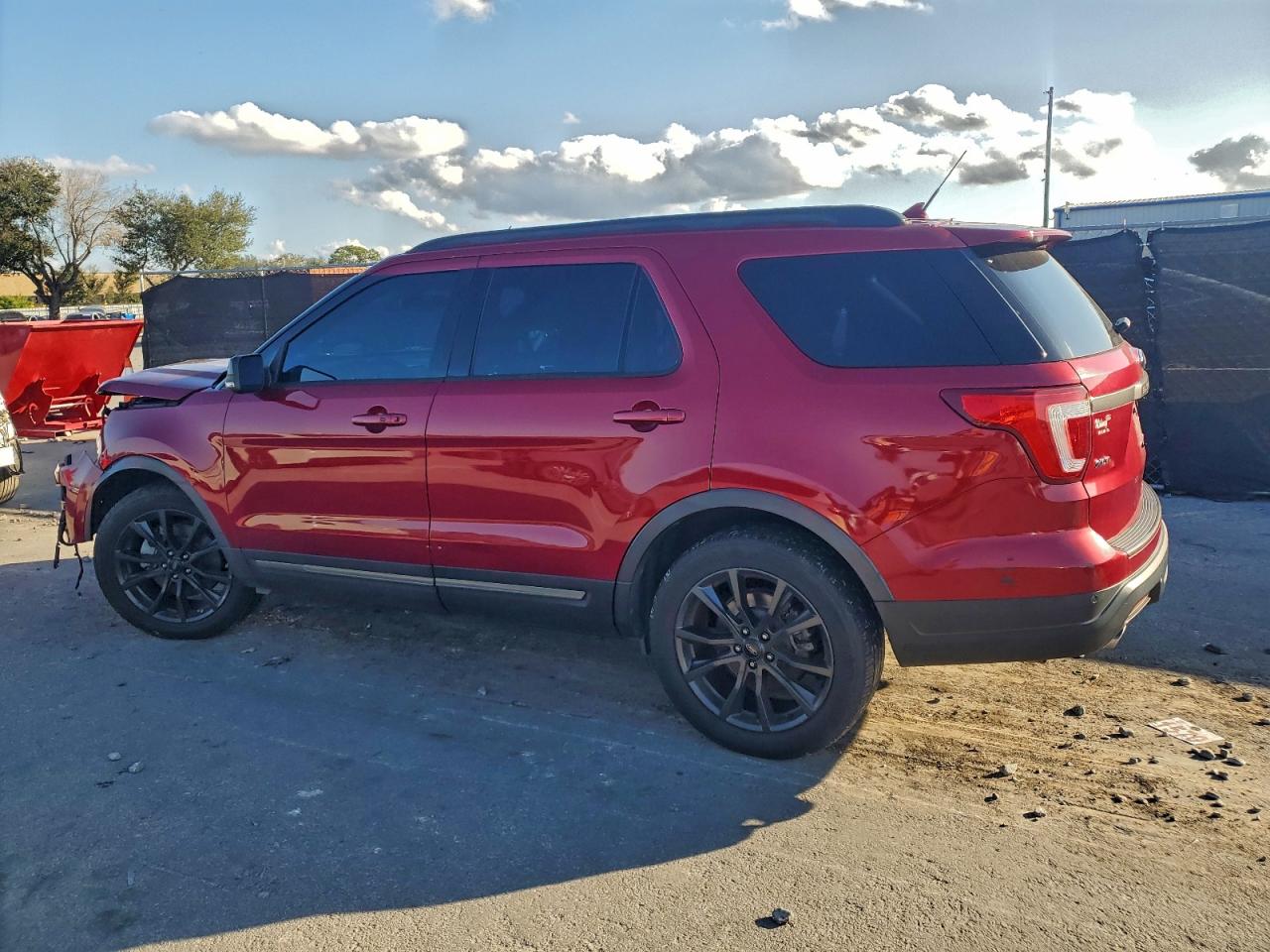 2018 FORD EXPLORER XLT photo 2