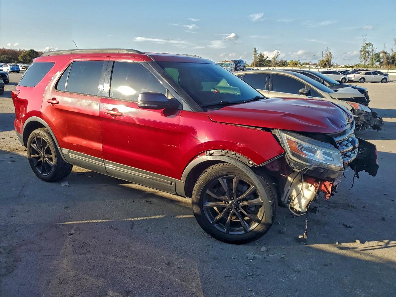 2018 FORD EXPLORER XLT photo 4
