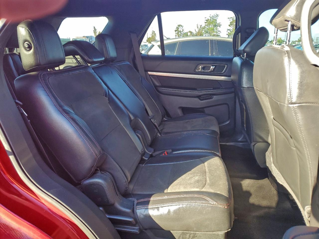 2018 FORD EXPLORER XLT photo 11