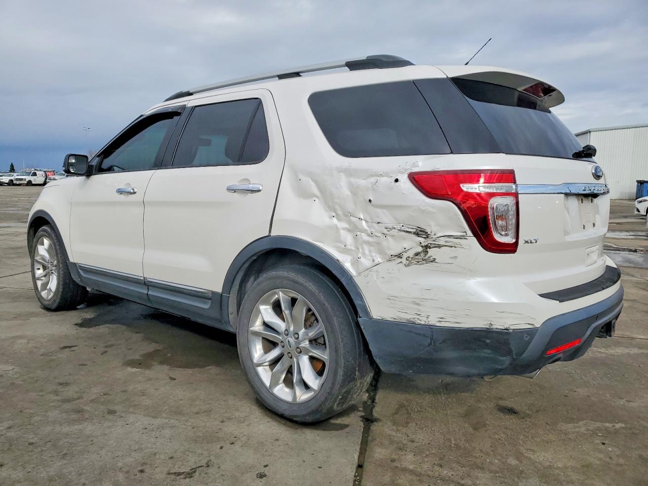 2013 FORD EXPLORER XLT photo 2
