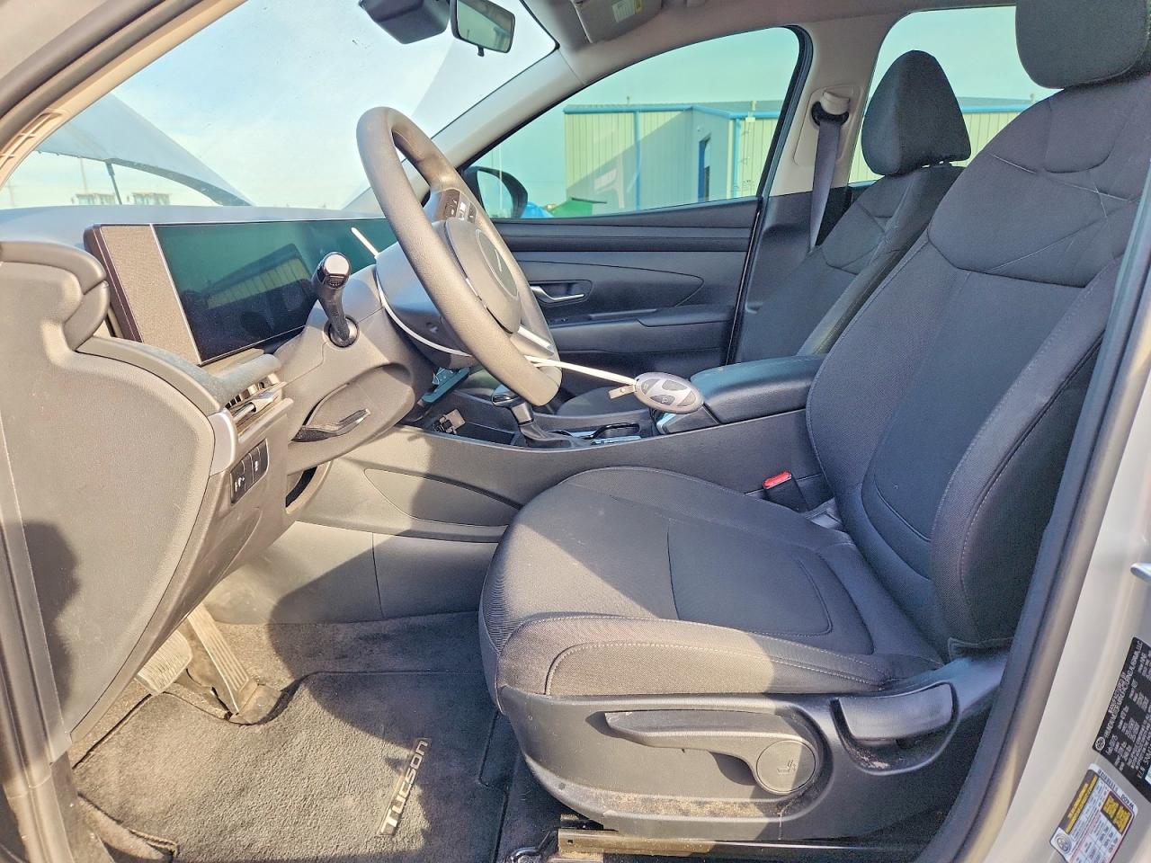 2025 HYUNDAI TUCSON SE photo 7