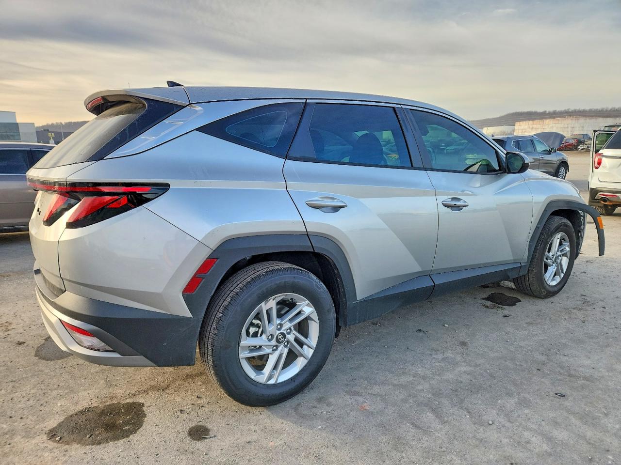 2025 HYUNDAI TUCSON SE photo 3