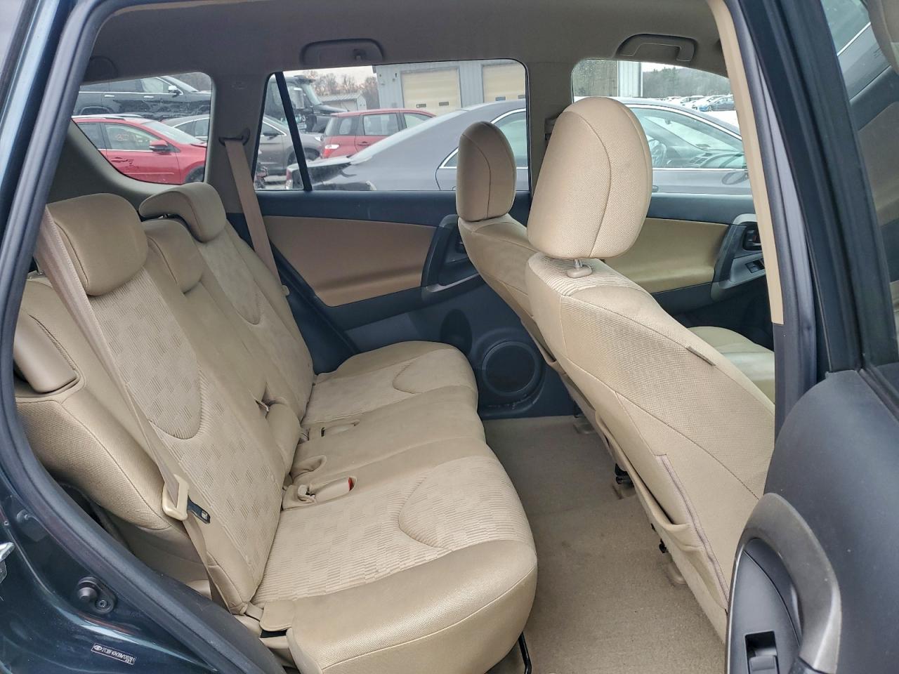 2011 TOYOTA RAV4 photo 11