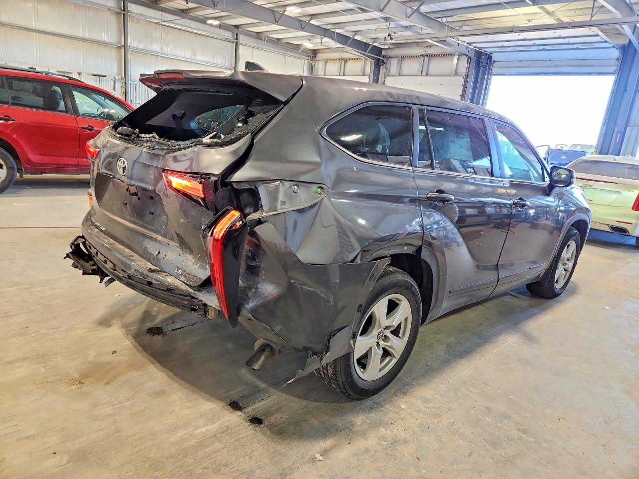 2023 TOYOTA HIGHLANDER L photo 3