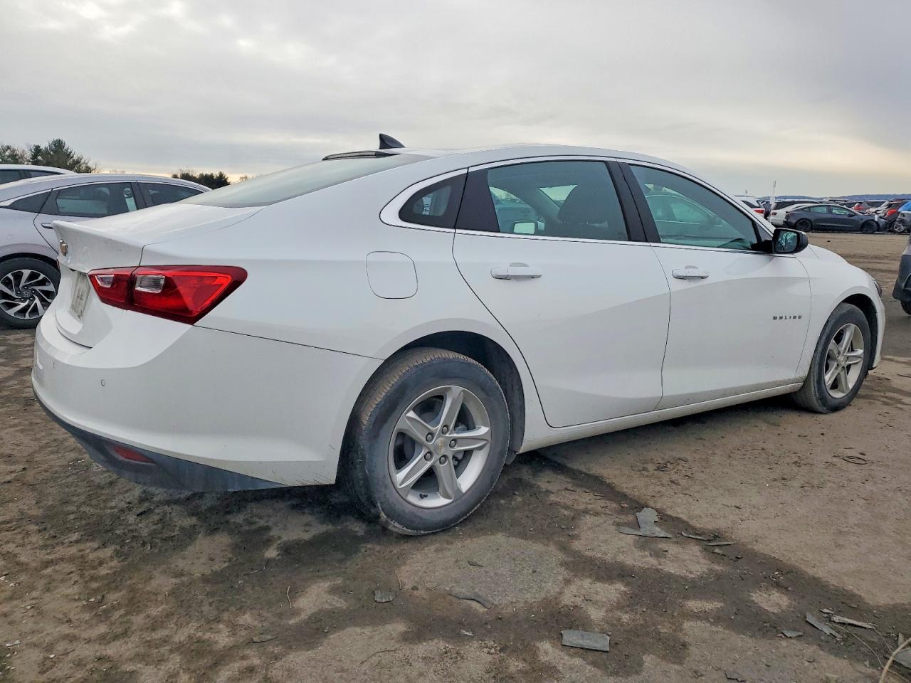 2024 CHEVROLET MALIBU LS photo 3