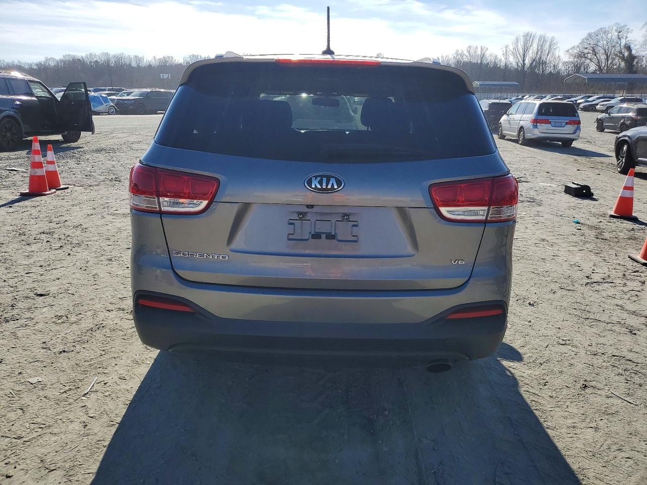 2016 KIA SORENTO LX photo 6