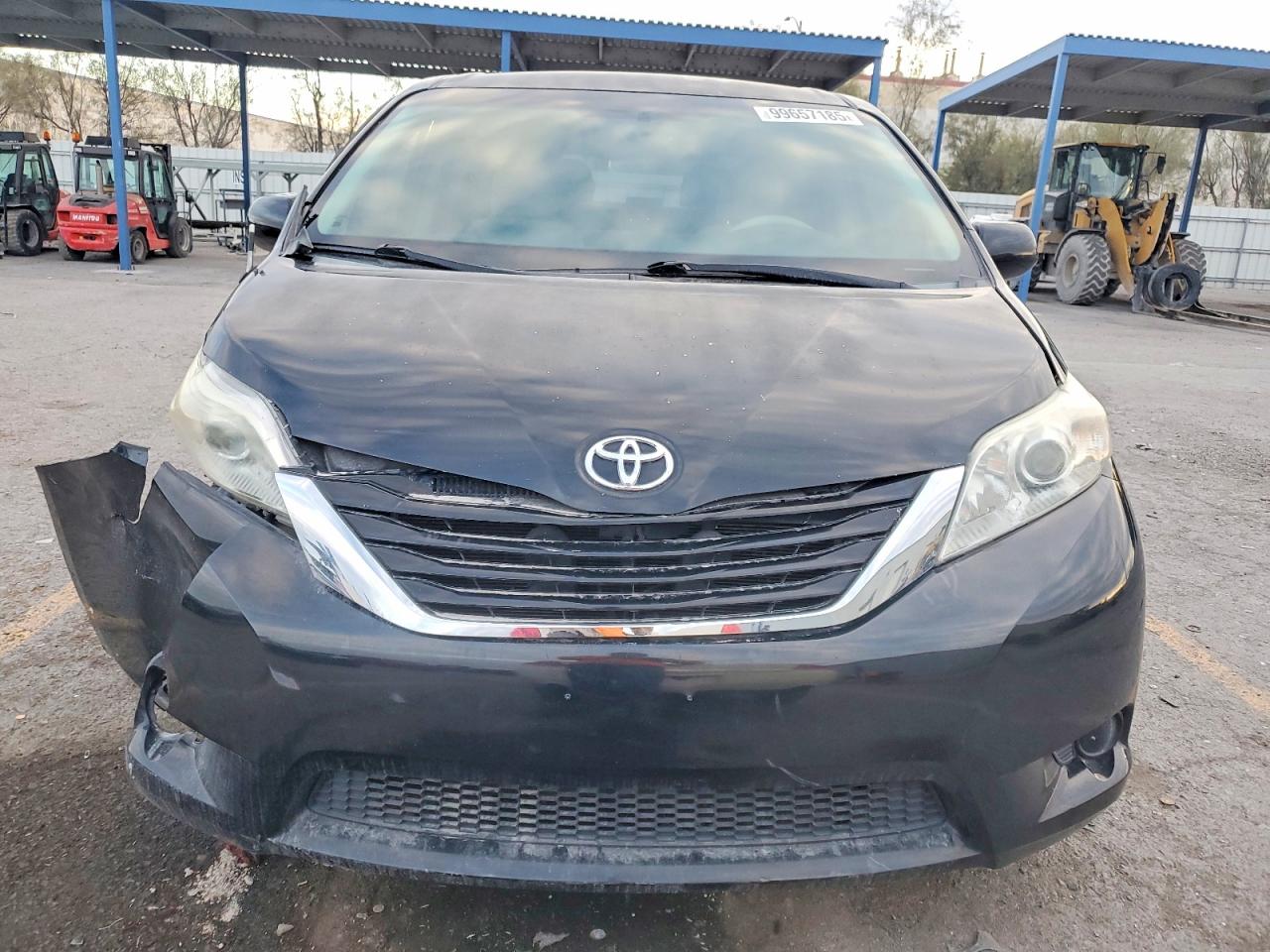 2013 TOYOTA SIENNA LE photo 5