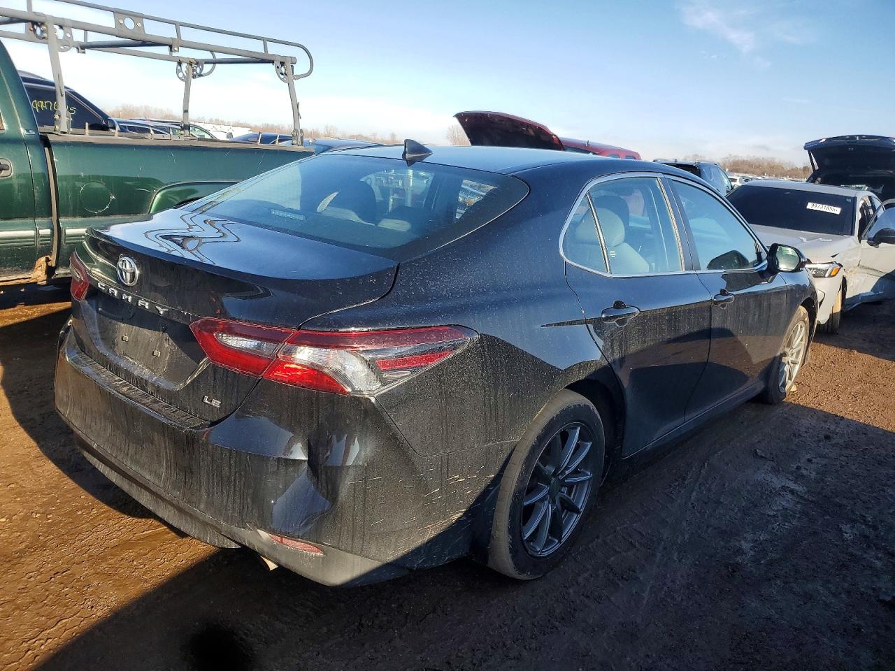 2022 TOYOTA CAMRY LE photo 3