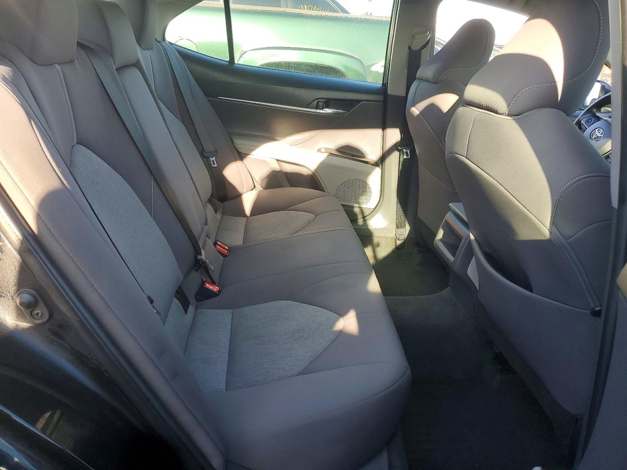 2022 TOYOTA CAMRY LE photo 10