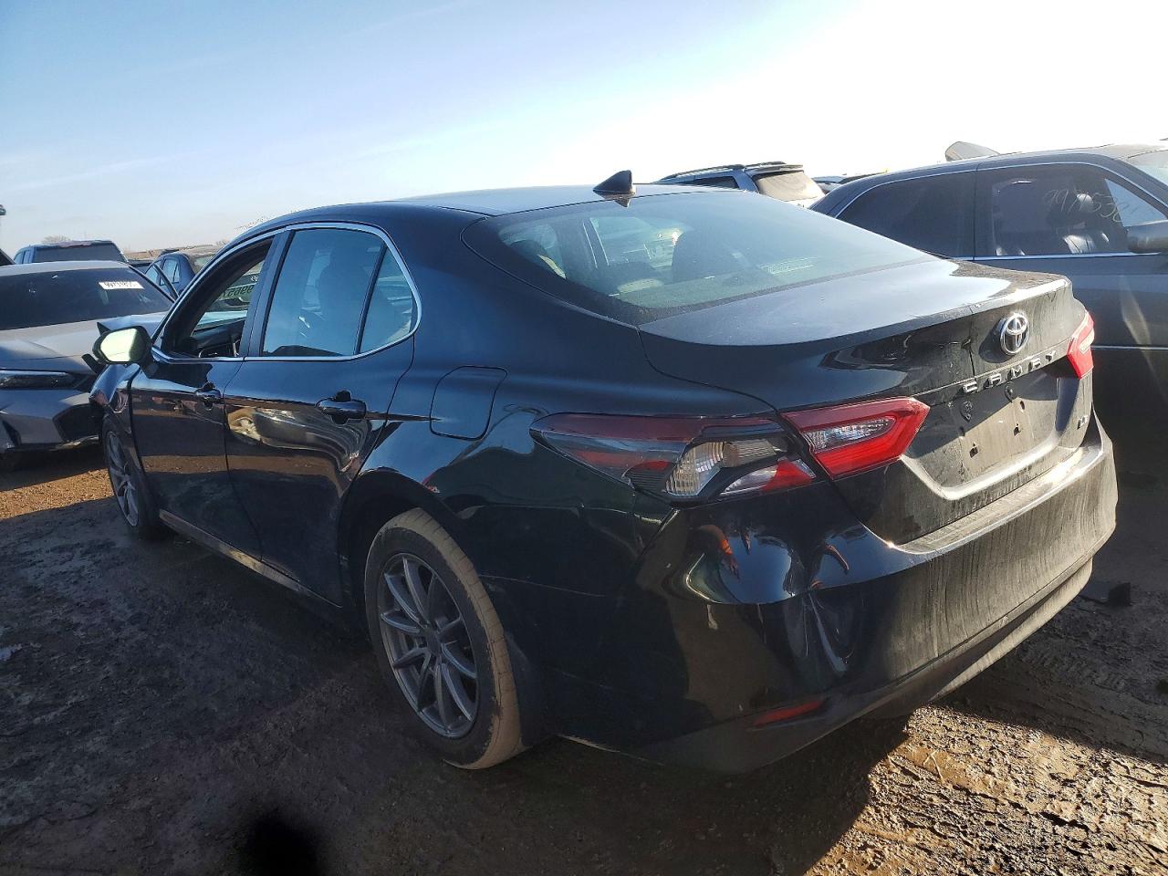 2022 TOYOTA CAMRY LE photo 2