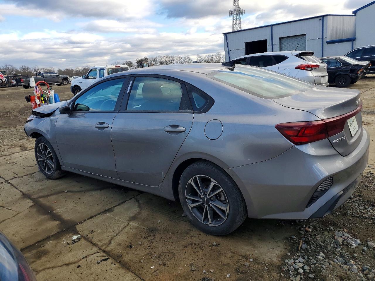 2024 KIA FORTE LX photo 2