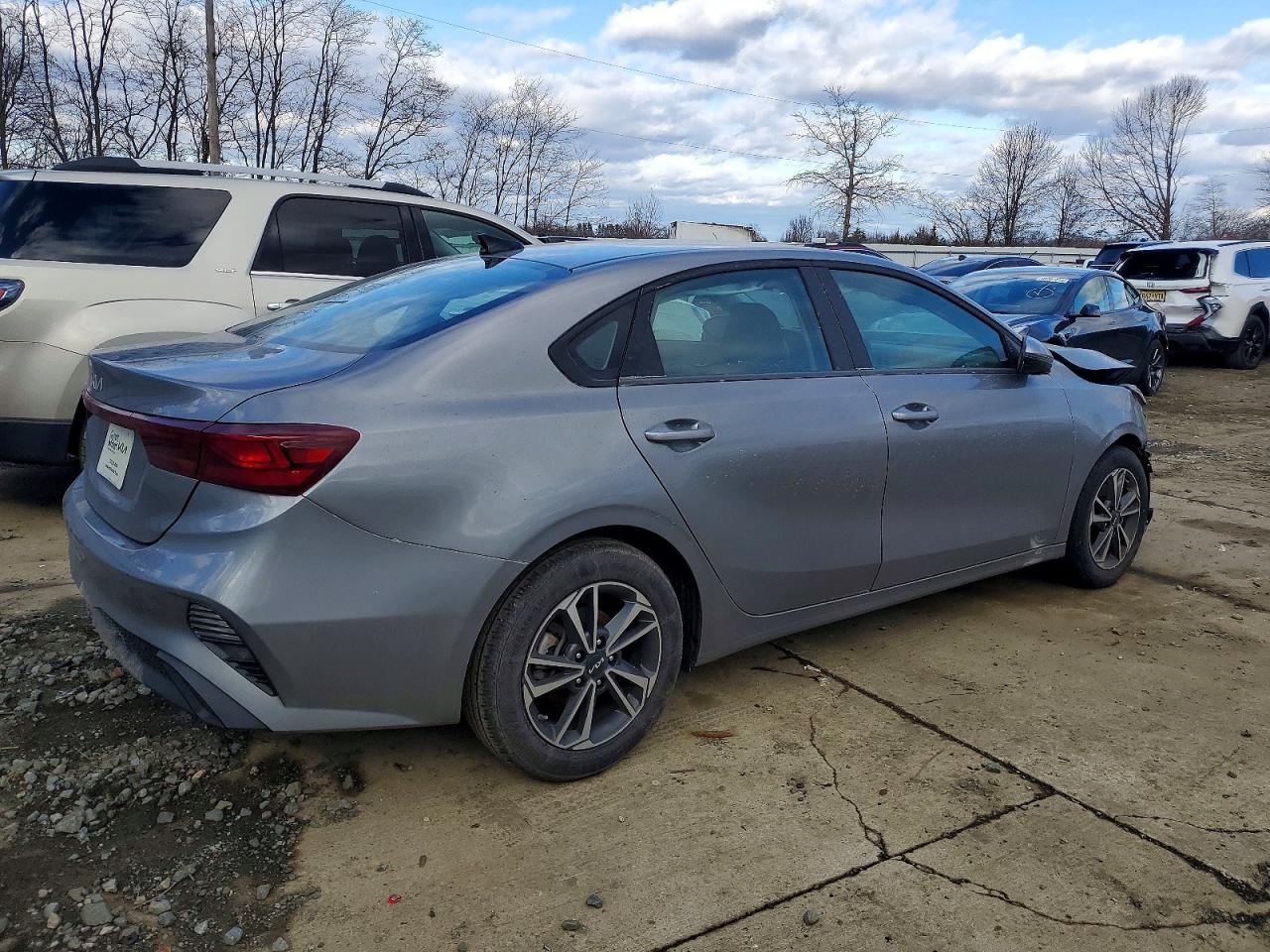 2024 KIA FORTE LX photo 3