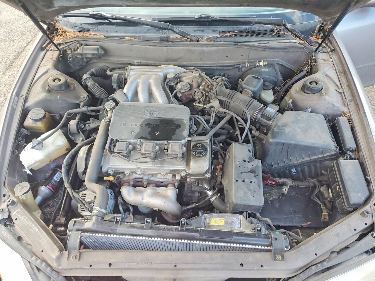 1996 TOYOTA CAMRY LE photo 11