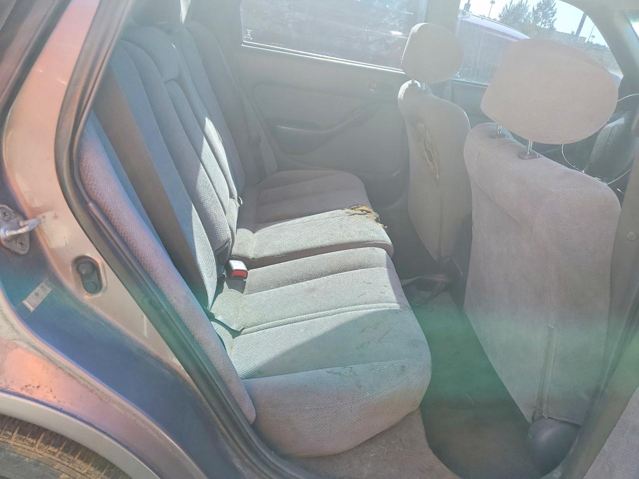 1996 TOYOTA CAMRY LE photo 10