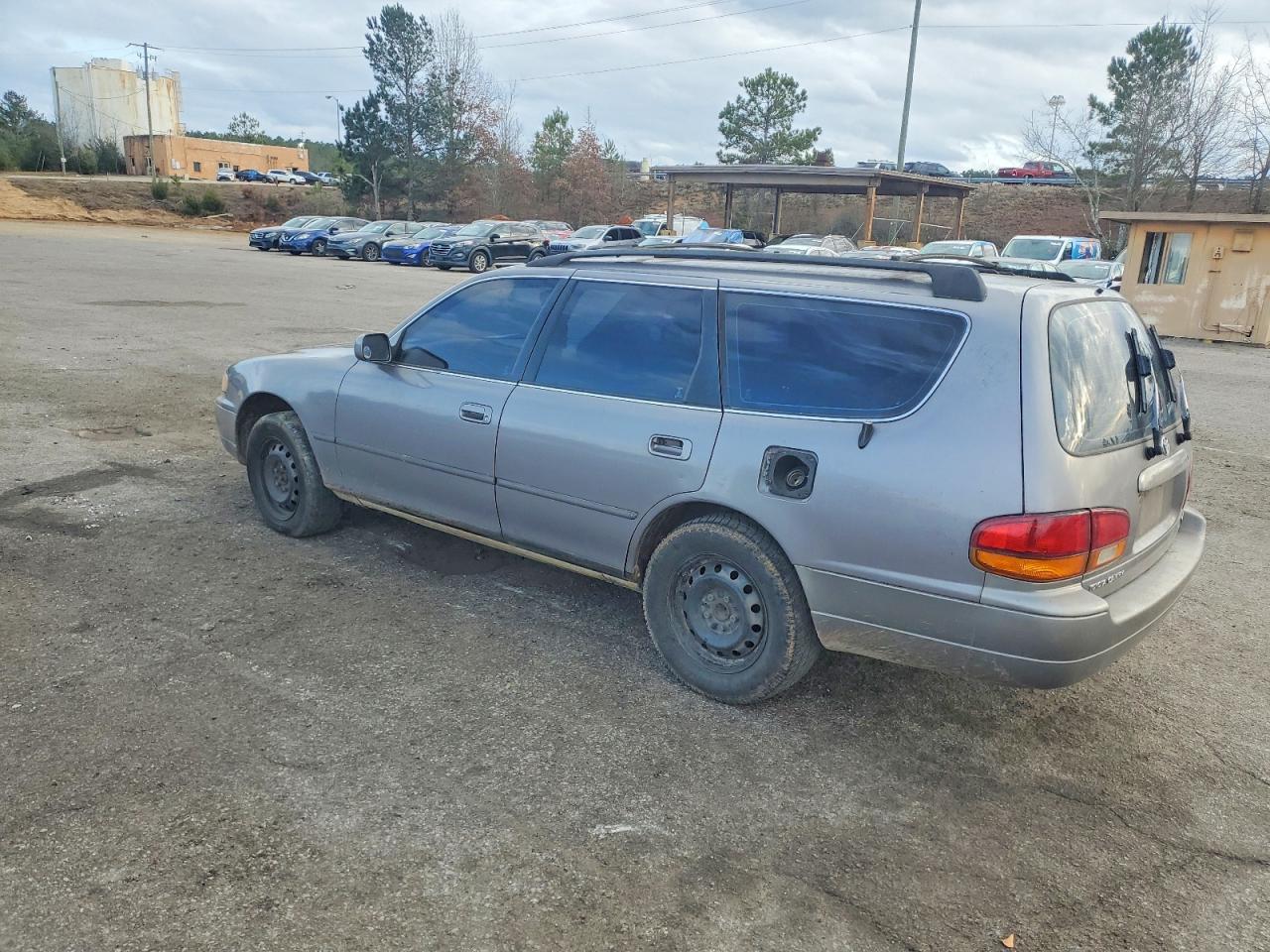 1996 TOYOTA CAMRY LE photo 2