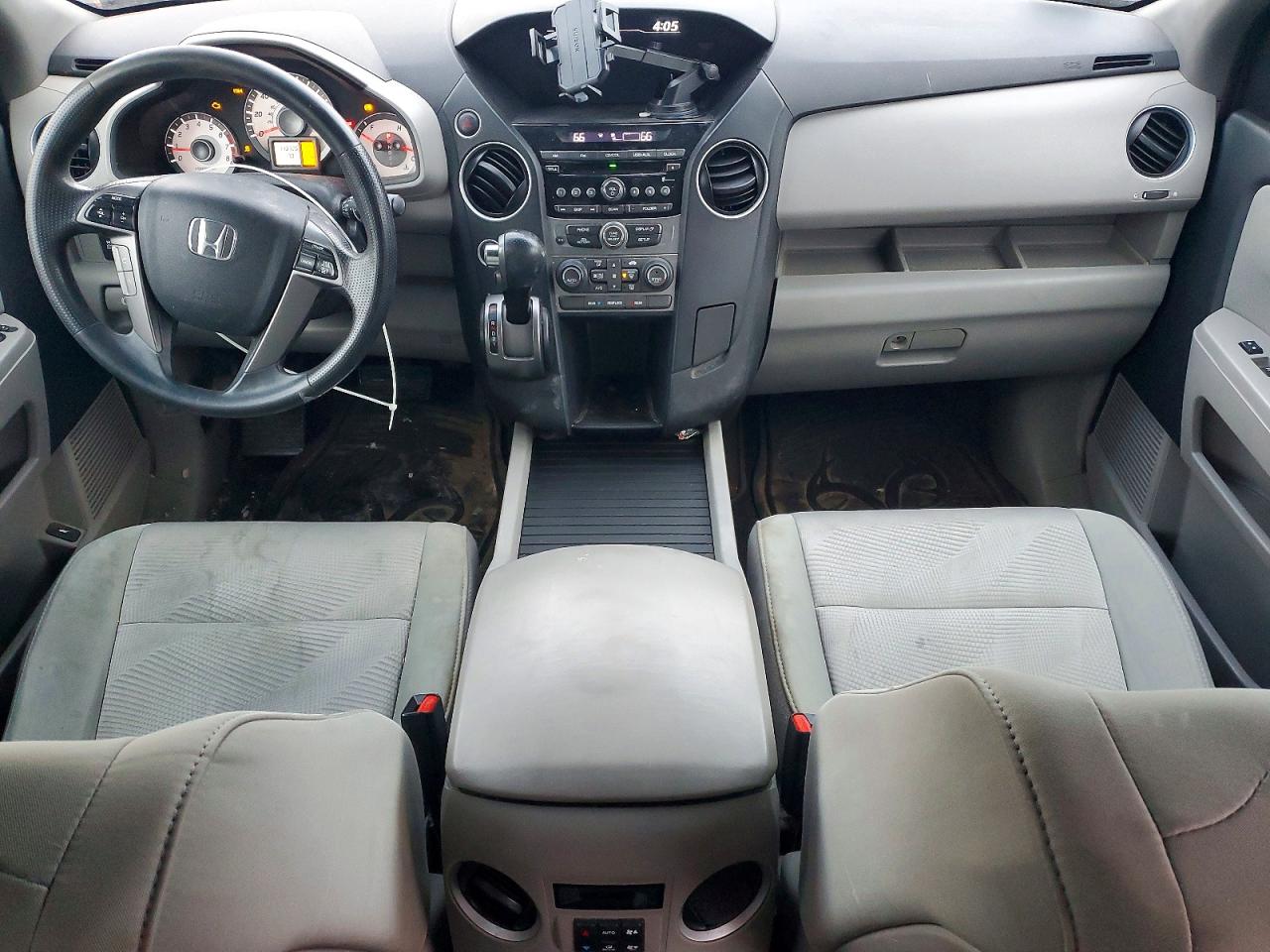 2015 HONDA PILOT LX photo 8