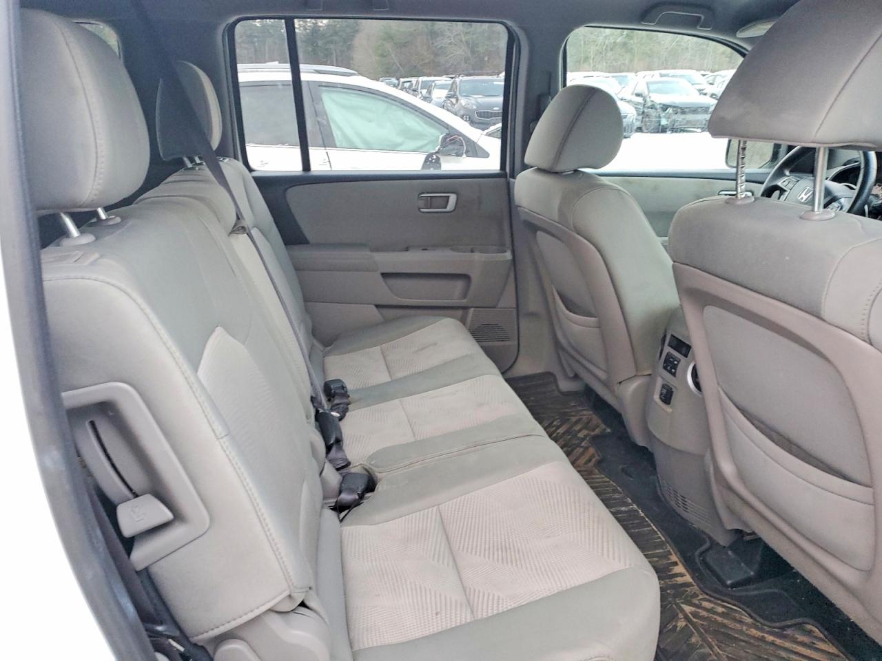 2015 HONDA PILOT LX photo 11