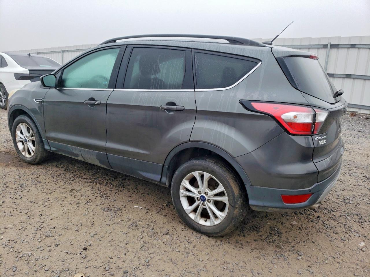 2017 FORD ESCAPE SE photo 2