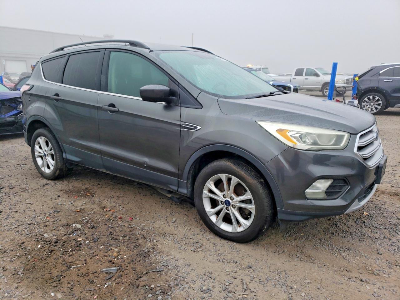 2017 FORD ESCAPE SE photo 4
