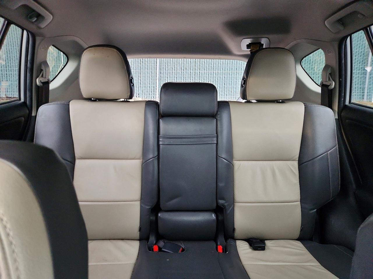 2016 TOYOTA RAV4 HV XLE photo 10