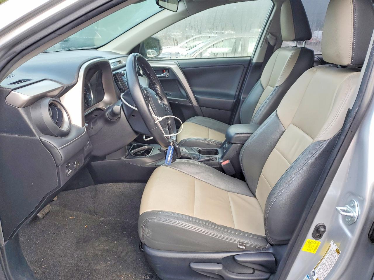 2016 TOYOTA RAV4 HV XLE photo 7