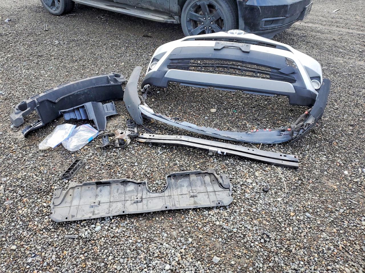 2016 TOYOTA RAV4 HV XLE photo 13