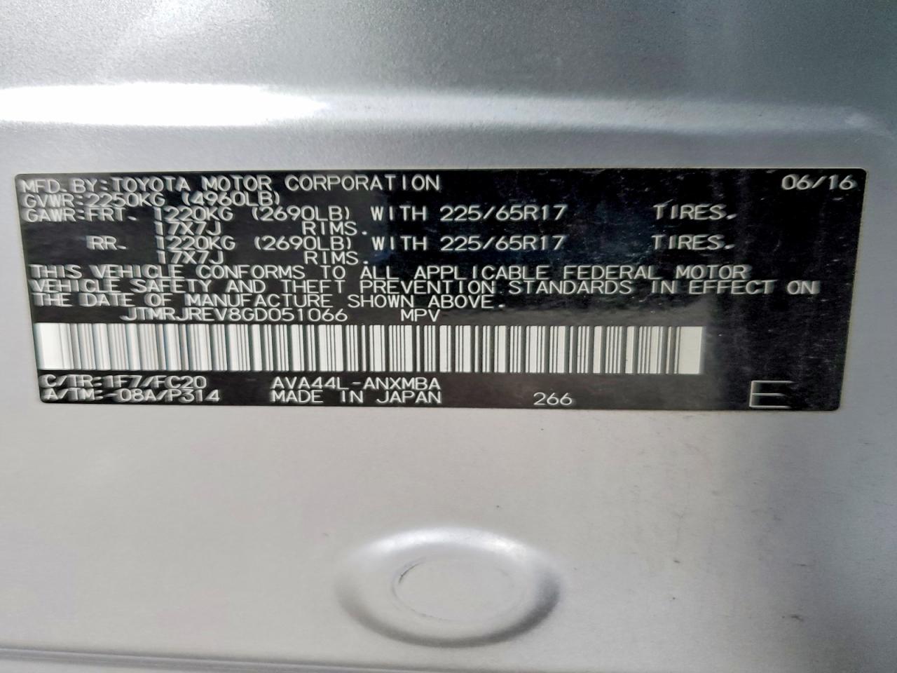 2016 TOYOTA RAV4 HV XLE photo 14