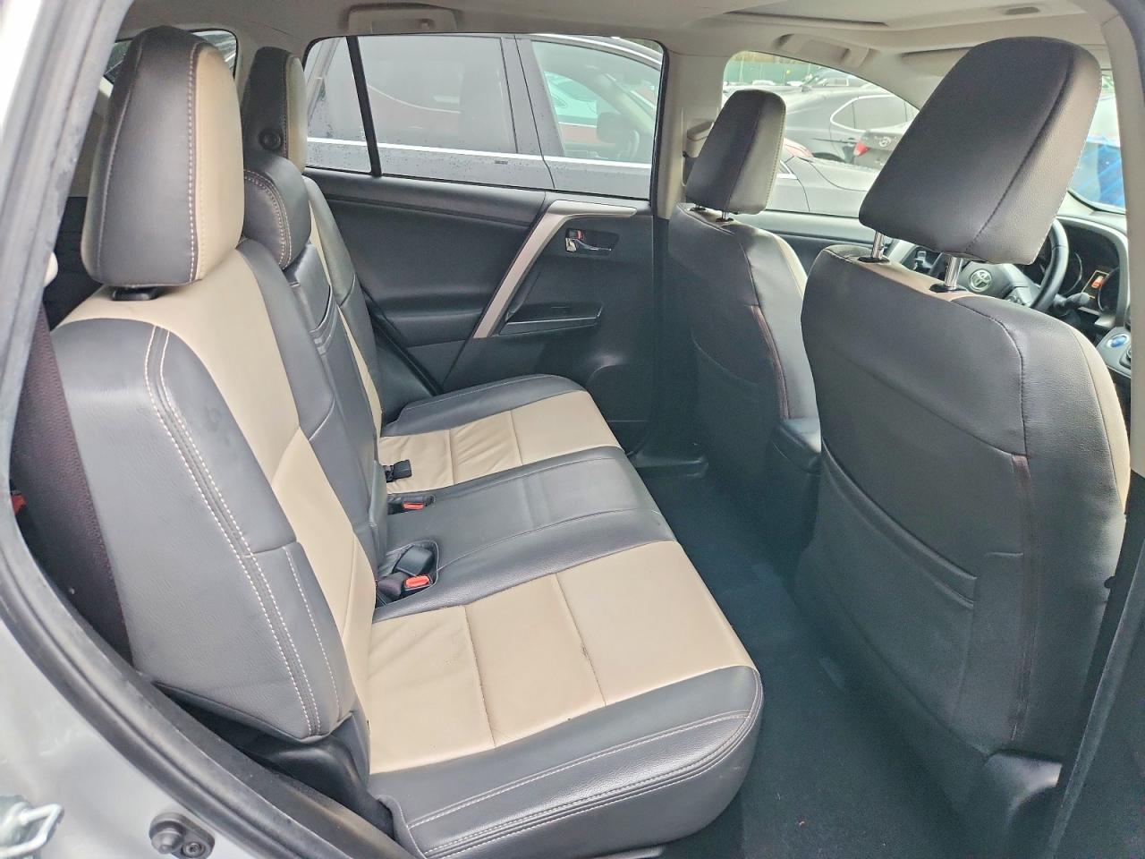 2016 TOYOTA RAV4 HV XLE photo 11