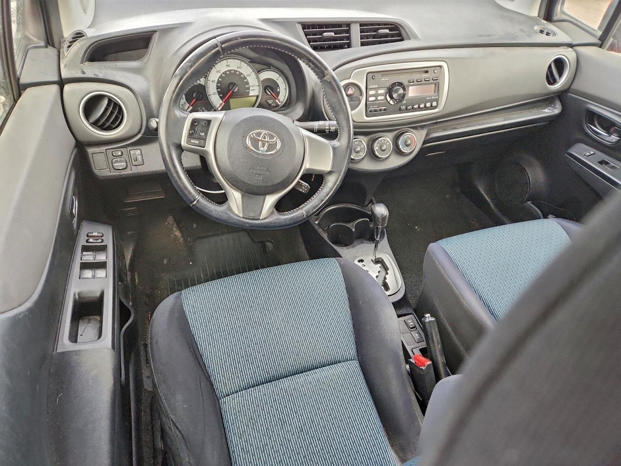 2012 TOYOTA YARIS photo 8