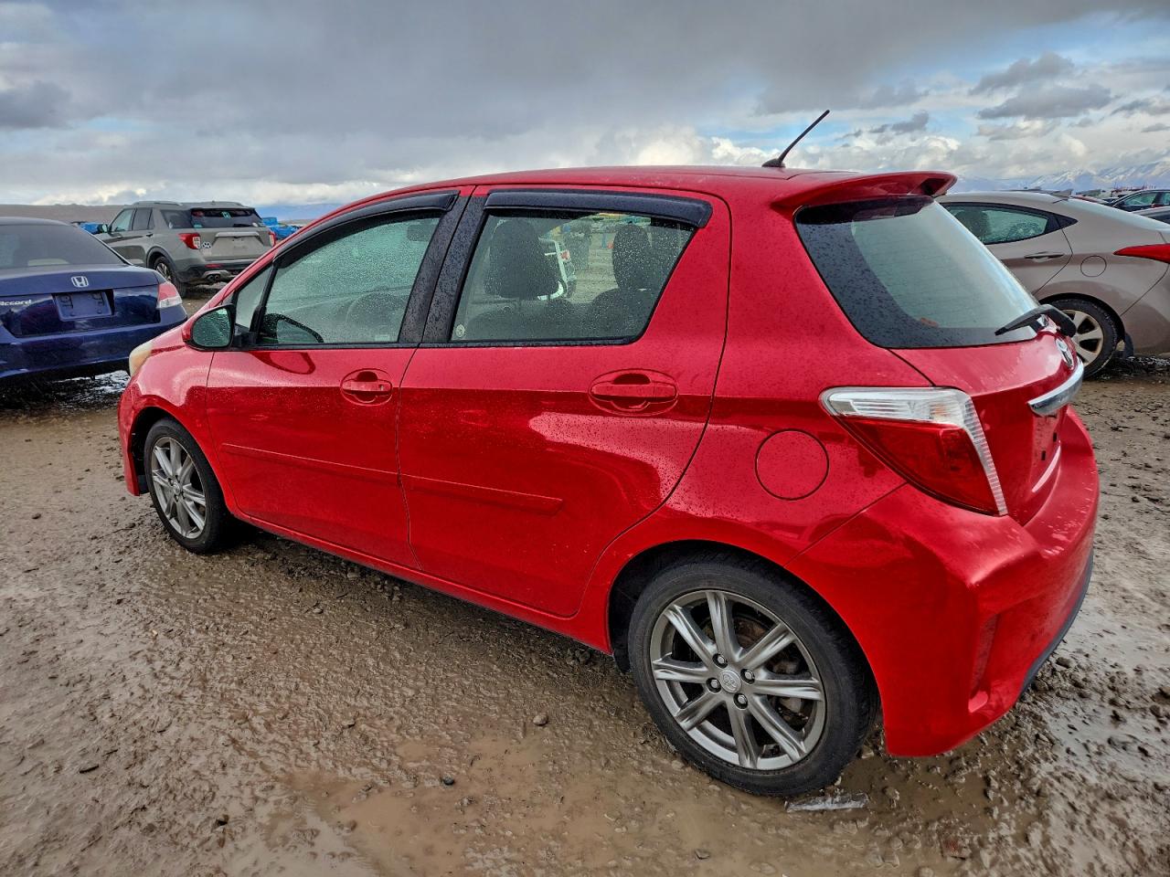 2012 TOYOTA YARIS photo 2