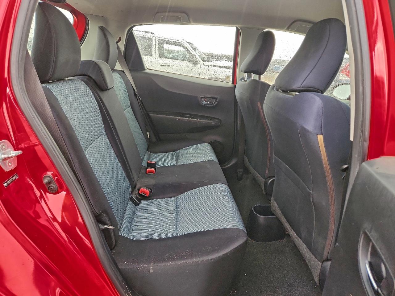 2012 TOYOTA YARIS photo 10