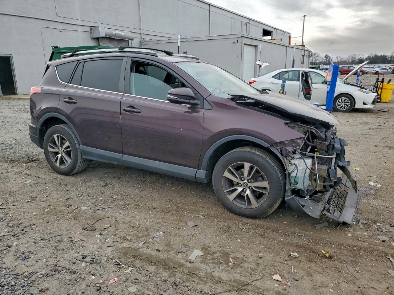 2017 TOYOTA RAV4 XLE photo 4
