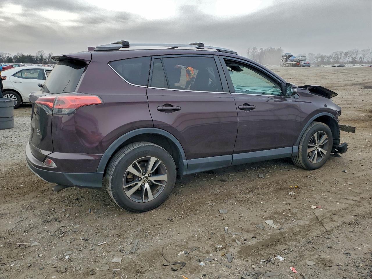 2017 TOYOTA RAV4 XLE photo 3