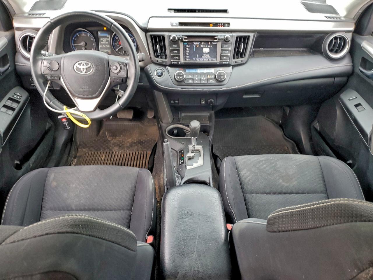 2017 TOYOTA RAV4 XLE photo 8