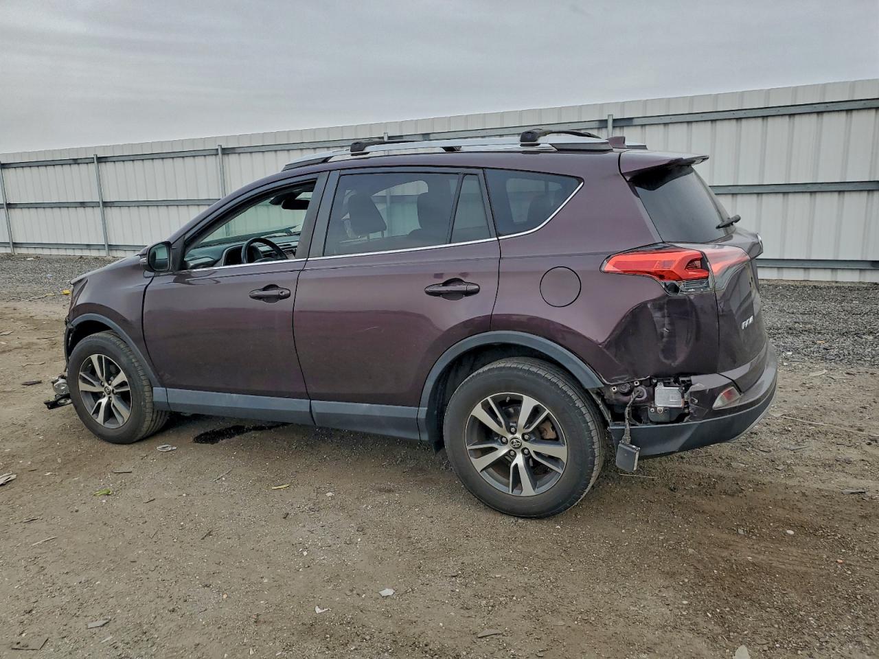 2017 TOYOTA RAV4 XLE photo 2